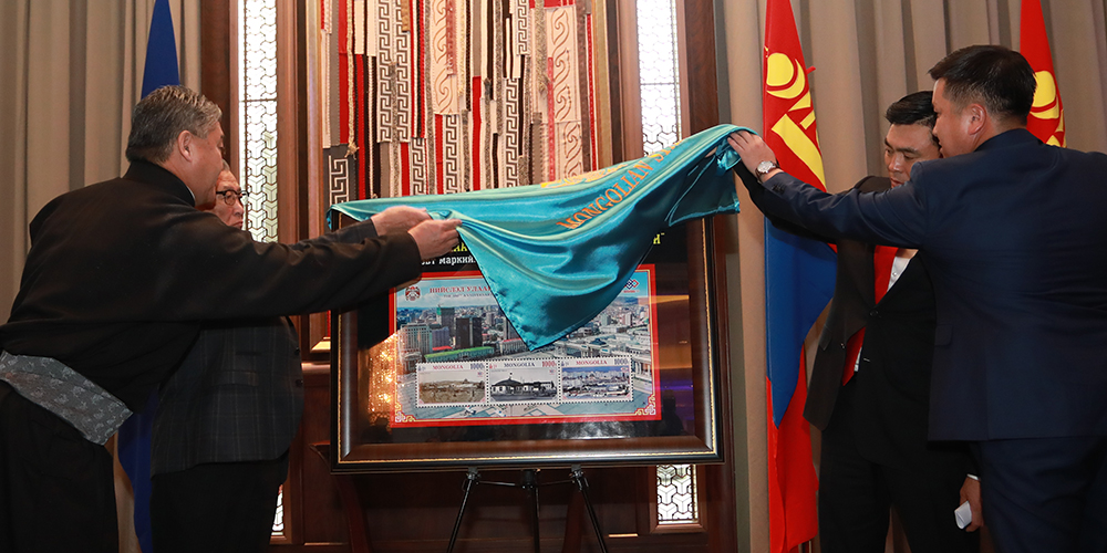 Нийслэлийн ойд зориулан хэвлэгдсэн шуудангийн шинэ маркийг танилцууллаа