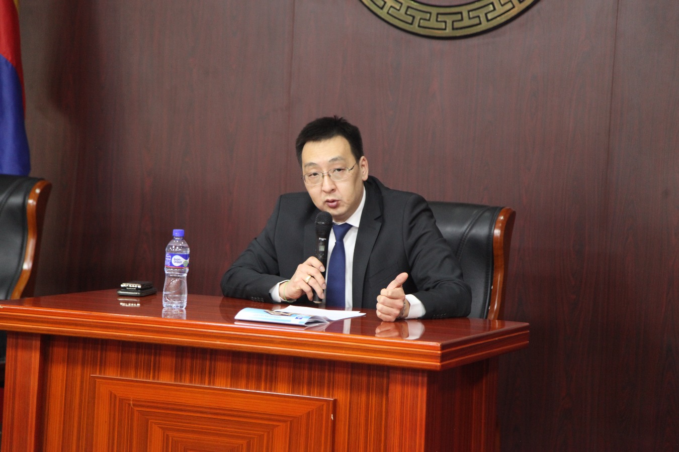 Хүүхдийн төлөө зөвлөл хуралдаж байна