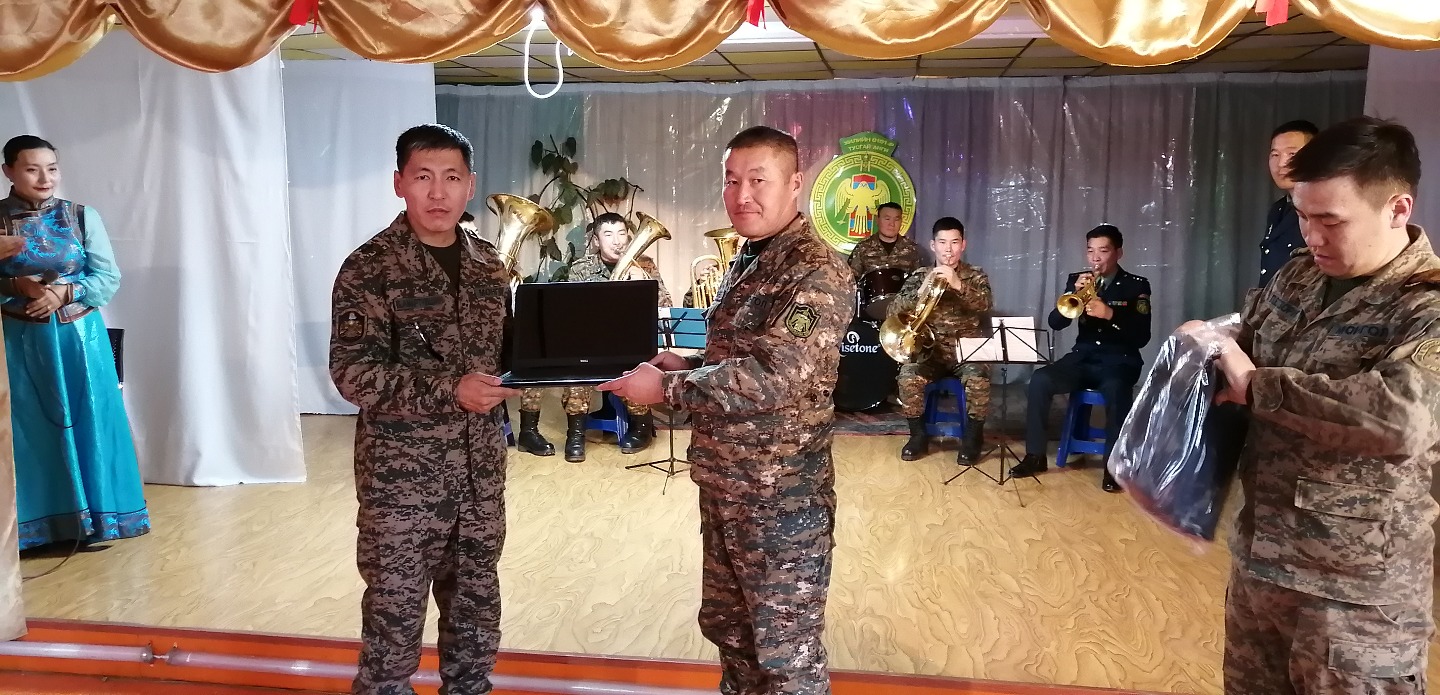 Хилийн цэргийн 0101 дүгээр ангид алба хааж буй цэргүүдээ эргэлээ