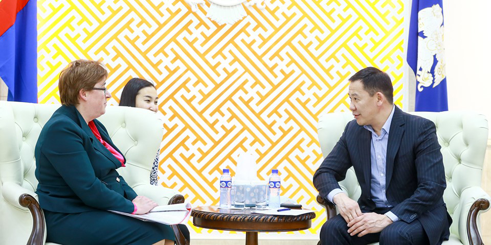 Сэргээн босголт хөгжлийн банкны дэд бүтэц хариуцсан ахлах банкир Светлана Радченкотой уулзлаа