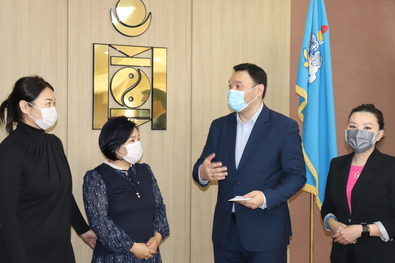 ‘’Хөгнө хаан’’ худалдааны төвийн хамт олондоо баярлалаа