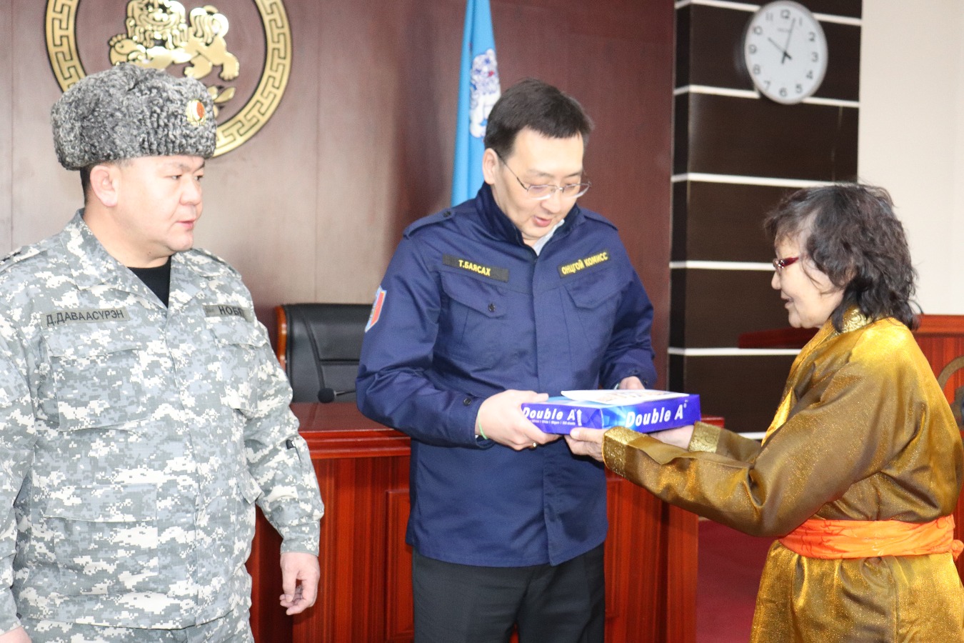 Ахмадын хорооны албан хаагчид нэг өдрийн цалингаа хандивлав