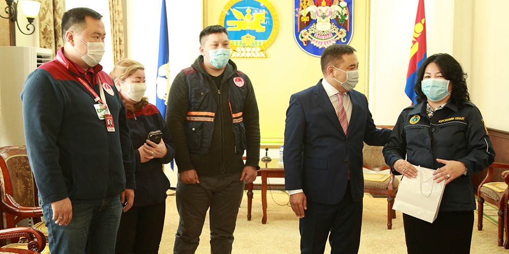 “Зорчигч тээвэр-3” ОНӨААТҮГ-ын хамт олон нэг өдрийн цалингаа хандивлалаа