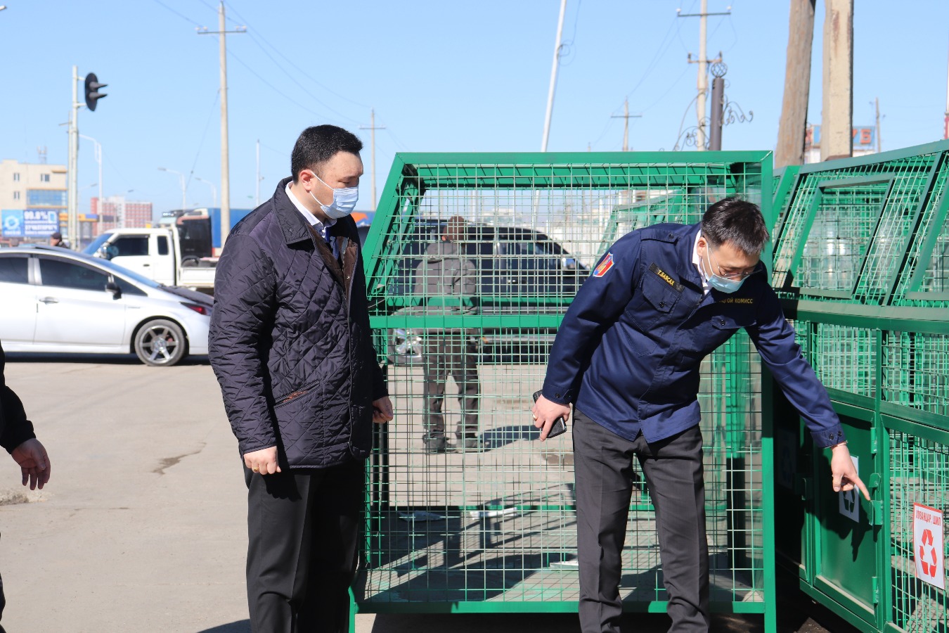 Баянзүрх дүүрэг 77 байршилд хог ангилан ялгах савтай болов